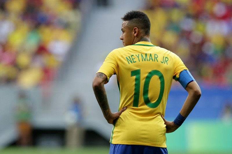 Neymar, Brazílieútočník, 24 let, klub: FC BarcelonaJednoznačně největší hvězda. Těsně se nevešel pod hranici do 23 let, tým tak doplnil jako jeden ze tří hráčů překračující tuto hranici. Odčiní nezdar na domácím světovém šampionátu? Neymar, Brazílieútočník, 24 let, klub: FC BarcelonaJednoznačně největší hvězda. Těsně se nevešel pod hranici do 23 let, tým tak doplnil jako jeden ze tří hráčů překračující tuto hranici. Odčiní nezdar na domácím světovém šampionátu?