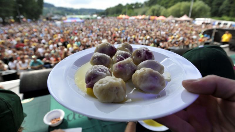 Na Vizovickém Trnkobraní nebude chybět ani tradiční soutěž v pojídání švestkových knedlíků. Na Vizovickém Trnkobraní nebude chybět ani tradiční soutěž v pojídání švestkových knedlíků.