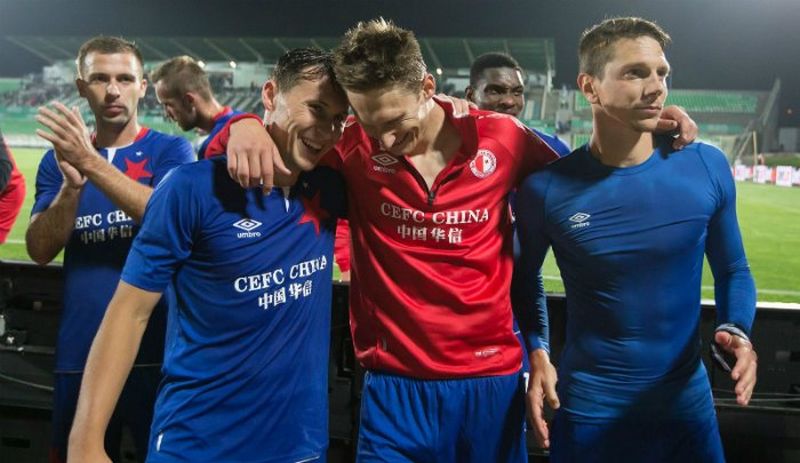 Milan Škoda (uprostřed) se spoluhráči.