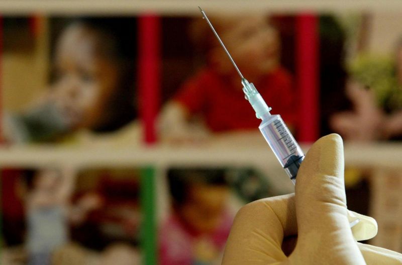 Epidemie zarděnek si vyžádala už přes třicet obětí. 