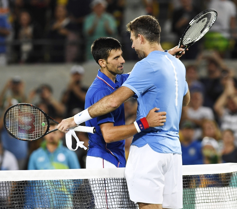 Nejúspěšnější tenista posledních let Novak Djokovič dohrál na olympijském turnaji v Riu nečekaně už v prvním kole, kde ho překvapil Argentinec Juan Martín del Potro. 