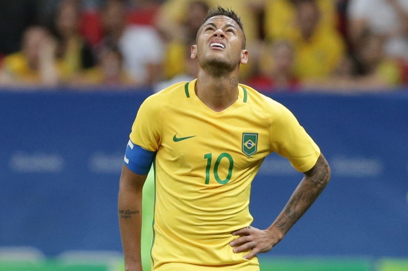 ﻿Fotbalisté Brazílie na domácím olympijském turnaji i podruhé jen remizovali a znovu neskórovali. S Irákem se rozešli s výsledkem 0:0 stejně jako před třemi dny s Jihoafrickou republikou a hrozí jim vyřazení už po základní skupině. 