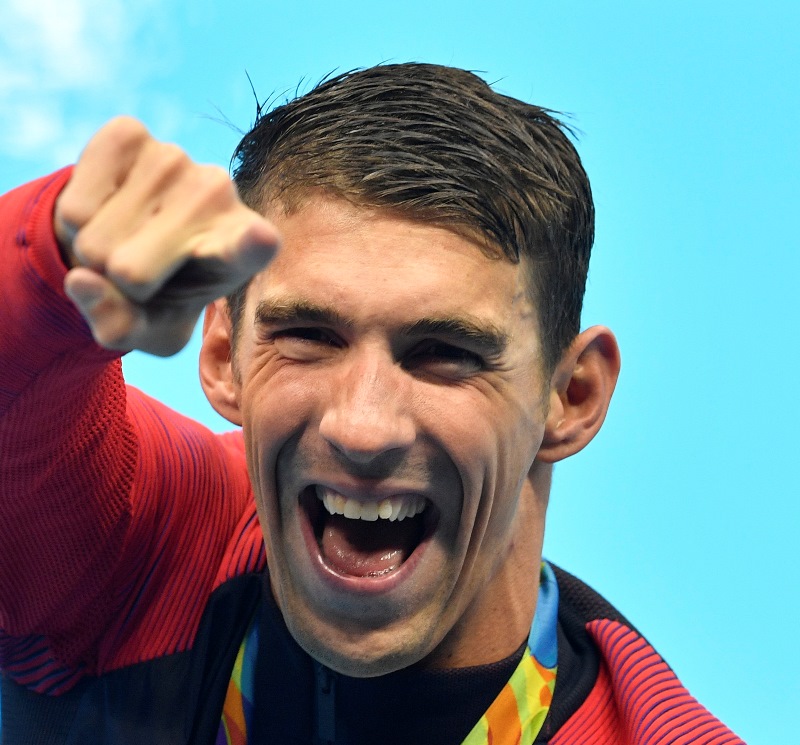 Americký plavec Michael Phelps získal ve štafetě na 4x100 metrů volný způsob už devatenáctou zlatou medaili na olympijských hrách, a rozšířil tak svůj rekord, má už 23 cenných kovů. 
