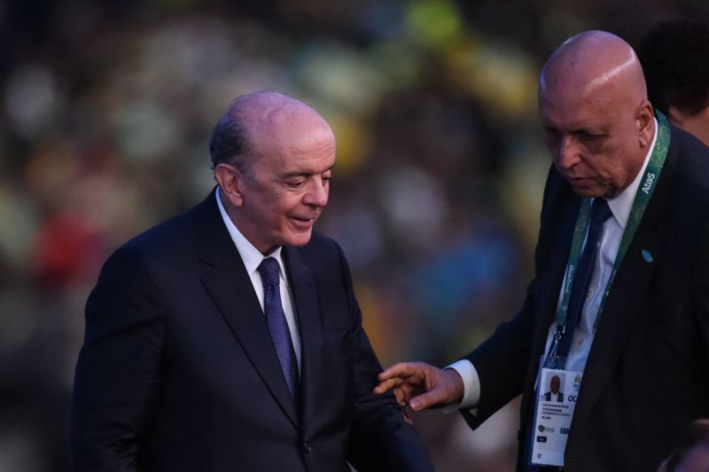Brazilský ministr zahraničí José Serra (vlevo) na zahájení olympiády v Riu.