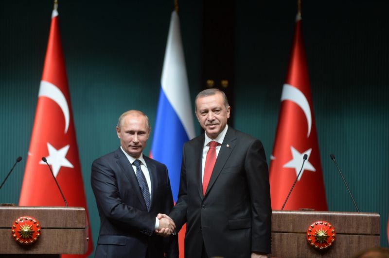 Ruský prezident Vladimir Putin (vlevo) s tureckým prezidentem Erdoganem.