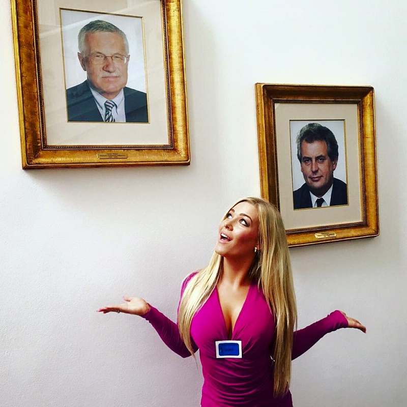 Dominika Myslivcová v poslanecké sněmovně. 