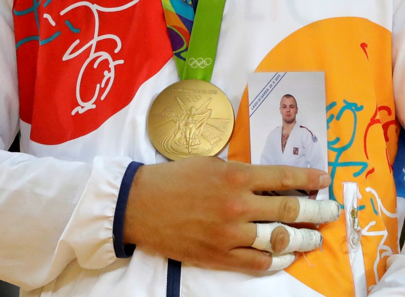 ...tragicky zesnulého reprezentačního kamaráda Alexandra Jurečky. I jemu úspěch věnoval.