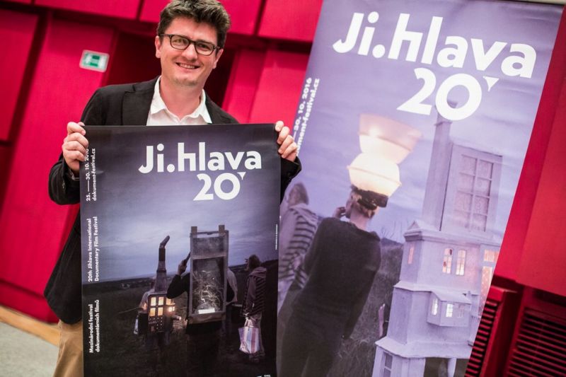 Ředitel festivalu Marek Hovorka představil letošní plakát.