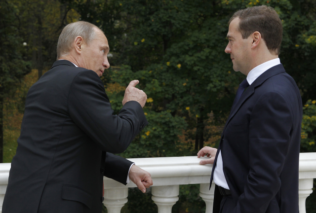 Prezident a premiér. Vladimir Putin (vlevo) a Dmitrij Medveděv.