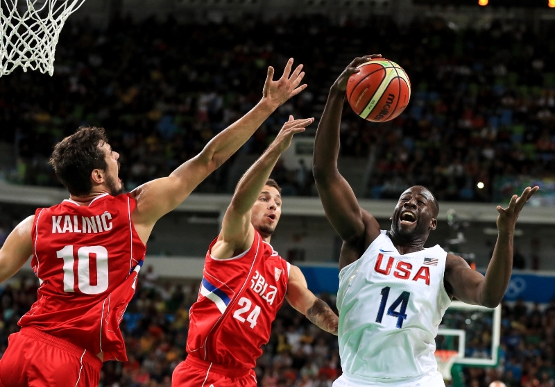 Američtí basketbalisté porazili těsně Srbsko.