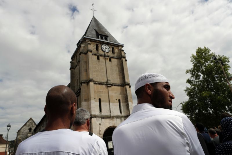Kostel Etienne du Rouvray u francouzského města Rouen, kde dva muži brutálně zavraždili kněze.