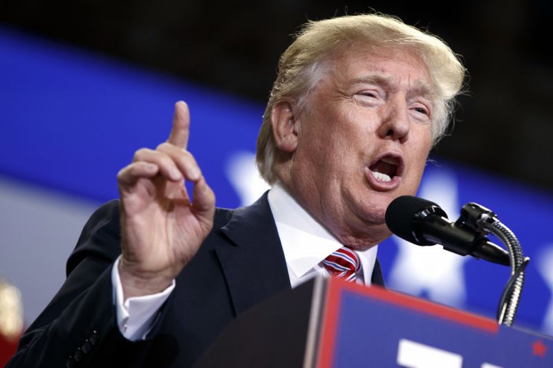 S každým kontroverzním výrokem se od Trumpa odvracejí další významní republikáni nebo celé jejich skupiny.