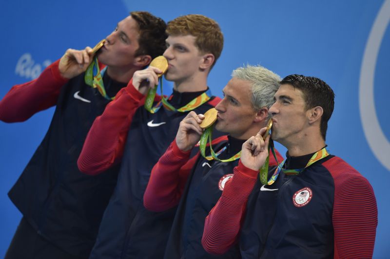 Členové zlaté americké štafety na olympiádě v Riu.