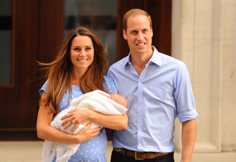 Kate a William se chystají na dalekou cestu.