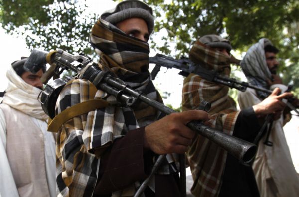 Bojovníci afghánského islamistického hnutí Taliban.