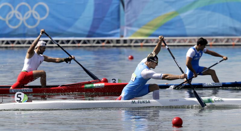 Kanoista Martin Fuksa v olympijském závodě na 1000 metrů.