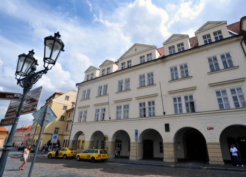Historický dům na Loretánském náměstí čeká na rekonstrukci.