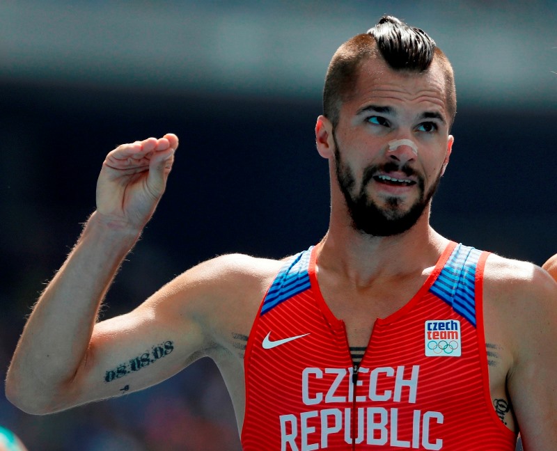 Běžec Jakub Holuša hladce postoupil do semifinále olympijského závodu na 1500 metrů. Běžec Jakub Holuša hladce postoupil do semifinále olympijského závodu na 1500 metrů.