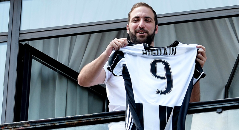 Juventus získal do svých řad nejlepšího střelce loňského ročníku, Argentince Gonzála Higuaína.