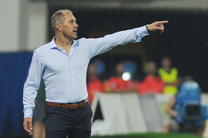 Trenér Roman Pivarník věří, že plzeňští fotbalisté ve čtvrtém předkole Ligy mistrů s Razgradem využijí bohatých zkušeností z pohárů i nedávného Eura ve Francii. Trenér Roman Pivarník věří, že plzeňští fotbalisté ve čtvrtém předkole Ligy mistrů s Razgradem využijí bohatých zkušeností z pohárů i nedávného Eura ve Francii.