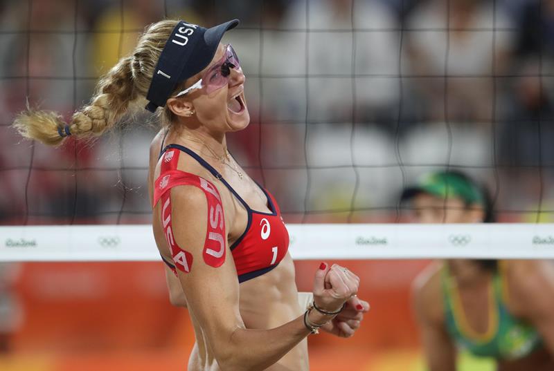 Americká beachvolejbalová legenda Kerri Walshová Jenningsová počtvrté olympijské zlato nezíská. Americká beachvolejbalová legenda Kerri Walshová Jenningsová počtvrté olympijské zlato nezíská.