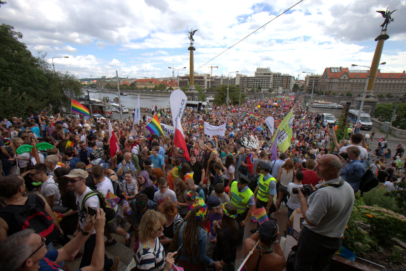 Účastníci festivalu Prague Pride.