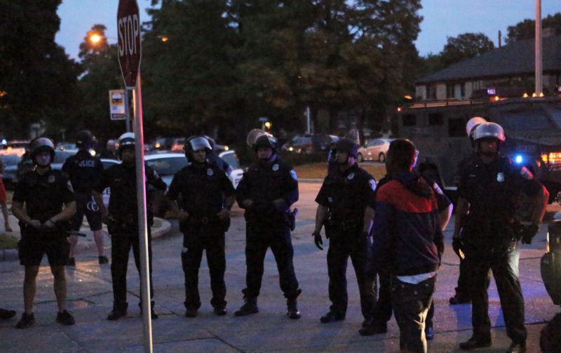Policisté v americkém městě Milwaukee.