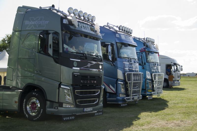 Sobotní spanilá jízda trucků začne výjezdem z Březůvek na Zlínsku. Sobotní spanilá jízda trucků začne výjezdem z Březůvek na Zlínsku.