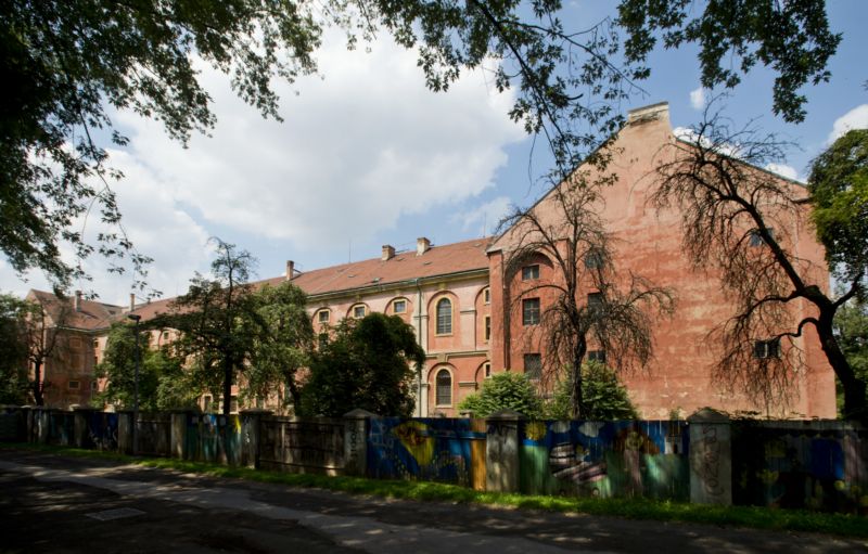 Budova bývalé Invalidovny v pražském Karlíně.