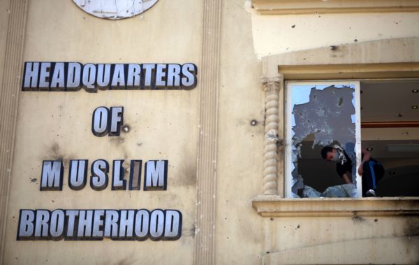 Egyptský soud odsoudil 418 stoupenců Muslimského bratrstva.