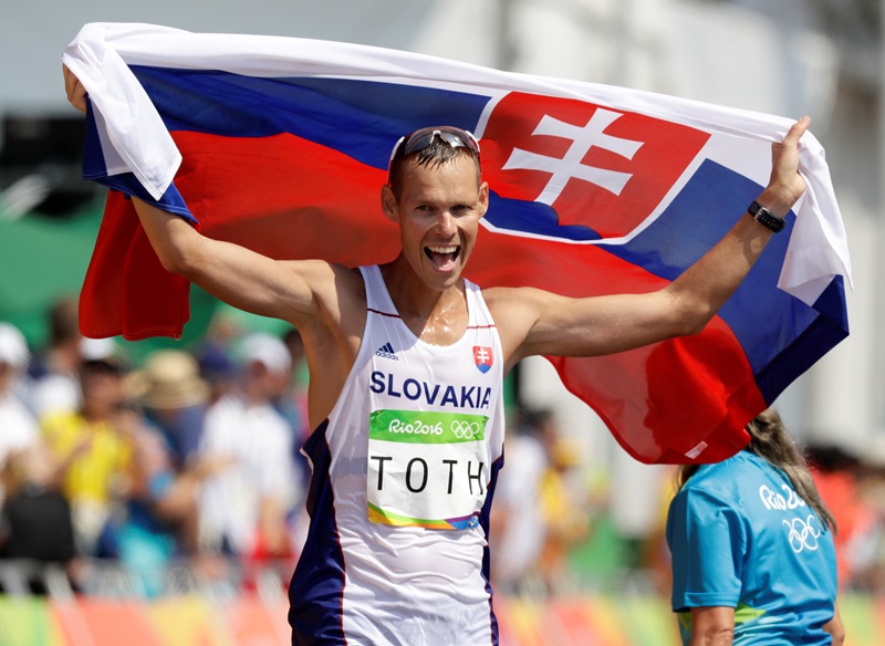 Favorizovaný Matej Tóth vyhrál chodecký maraton na 50 kilometrů a slovenská výprava díky němu získala druhou zlatou medaili na olympijských hrách v Riu de Janeiro. Favorizovaný Matej Tóth vyhrál chodecký maraton na 50 kilometrů a slovenská výprava díky němu získala druhou zlatou medaili na olympijských hrách v Riu de Janeiro.