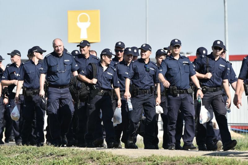 Posílené jednotky polské policie kvůli příjezdu papeže.