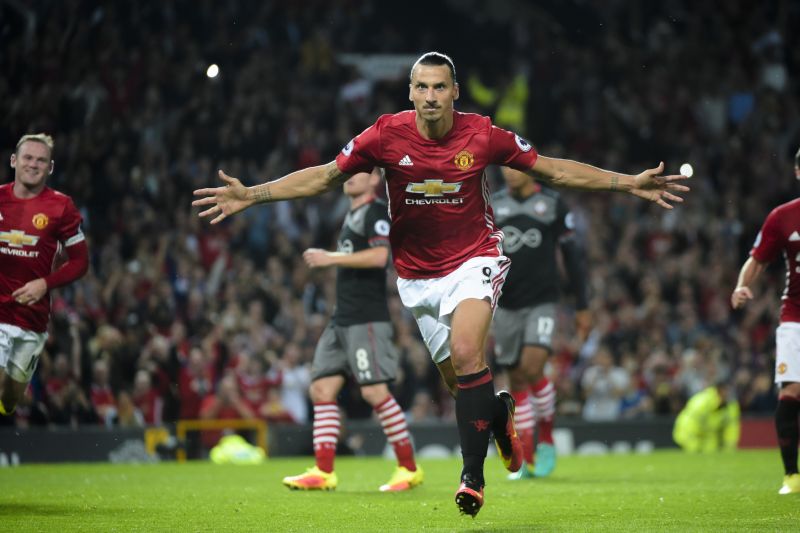 Zlatan Ibrahimovič slaví gól za Manchester United.