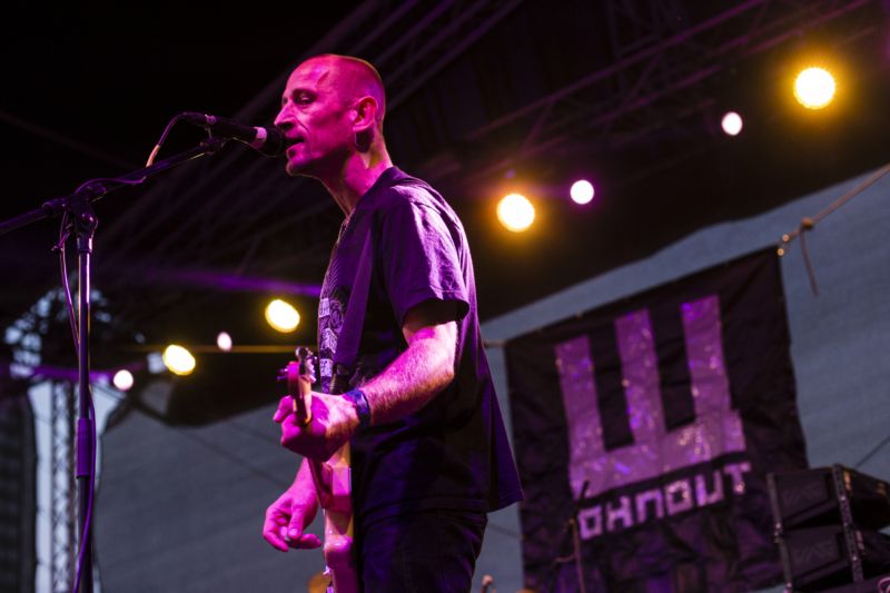 Kapela Wohnout v čele se zpěvákem a kytaristkou Matějem Homolou (na fotce) vystoupí na festivalu Rock for People v Českém Brodě (ilustrační foto).
