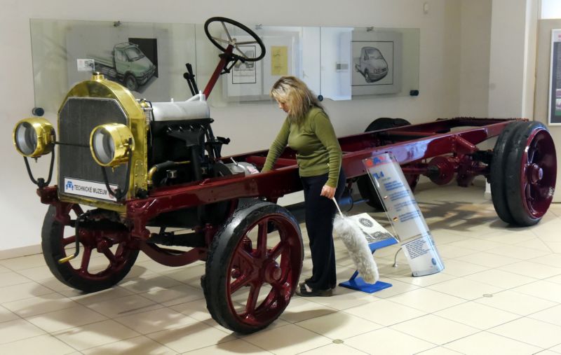  Na snímku je podvozek valníku TL 4 (1916-1927). V roce 1919 byla na tomto voze poprvé použita značka Tatra.