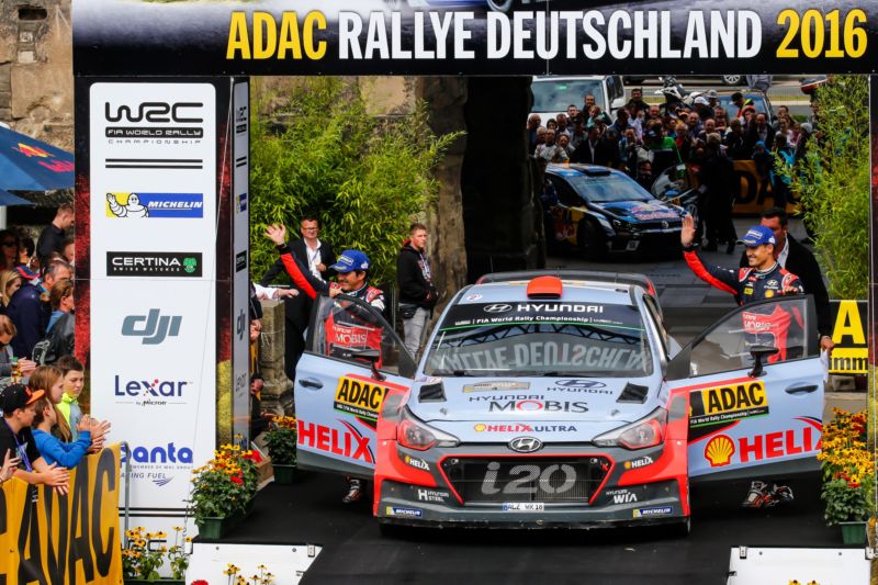 Sordo slaví druhé místo na Německé Rally.