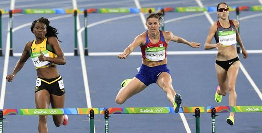 Zuzana Hejnová v semifinále olympijského závodu na 400 m překážek.