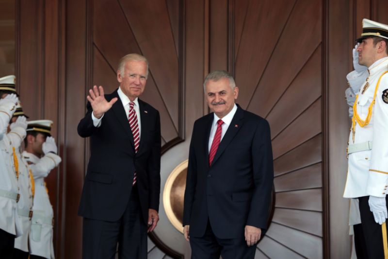 Zleva: Joe Biden a Recep Tayyip Erdogan.