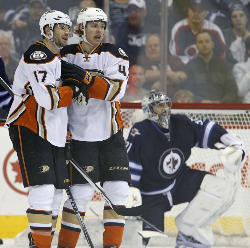 Švédský reprezentant a hráč Anaheimu Ducks Hampus Lindholm