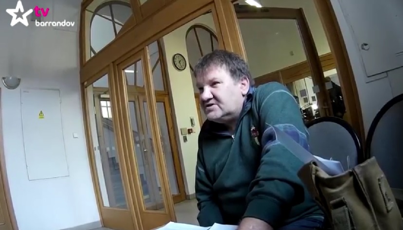 Invalidní důchodce vydíral pomocí telefonátů desítky lidí.
