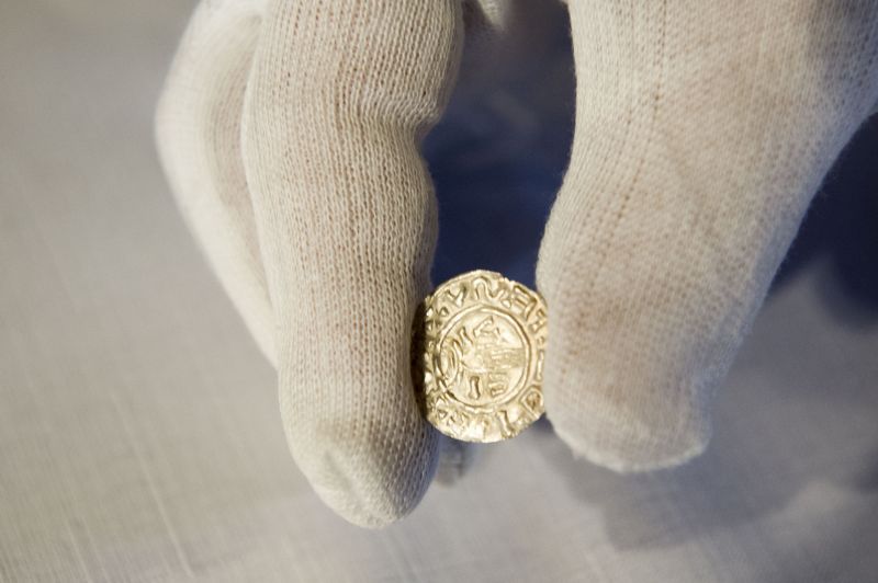 Původní nález čítal celkem 780 položek, při dalším průzkumu lokality archeologové našli dalších 745 mincí.