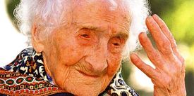 Pod rekordem nejdéle žijícího člověka zatím stojí jméno Francouzky Jeanne Calmentové.