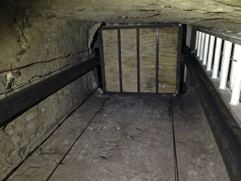 Tunel vedoucí z Mexika do USA.