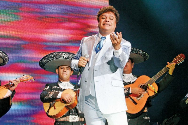 Zemřel jeden z nejslavnějších hudebníků Latinské Ameriky, Juan Gabriel. 