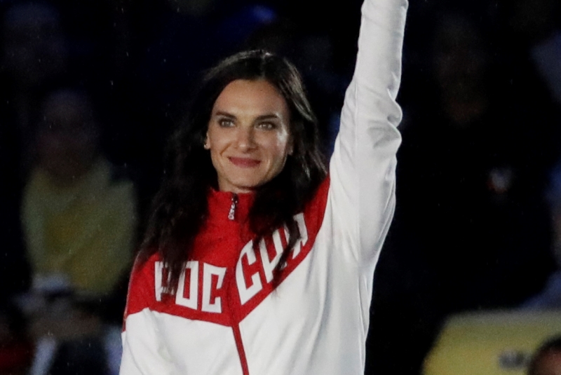 Světová rekordmanka ve skoku o tyči Jelena Isinbajevová podle záběrů ruské televize vedla ranní rozcvičku. Světová rekordmanka ve skoku o tyči Jelena Isinbajevová podle záběrů ruské televize vedla ranní rozcvičku.