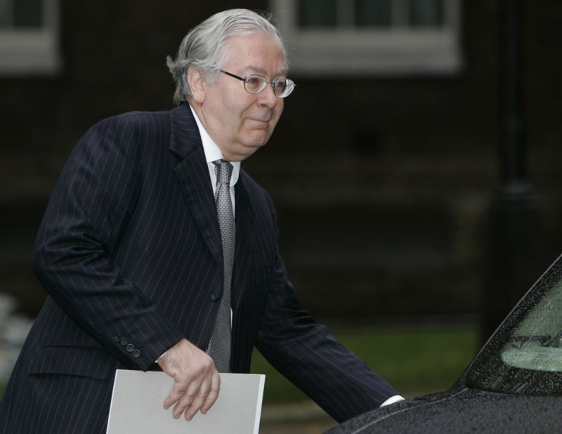 Guvernér britské centrální banky Mervyn King. Guvernér britské centrální banky Mervyn King.