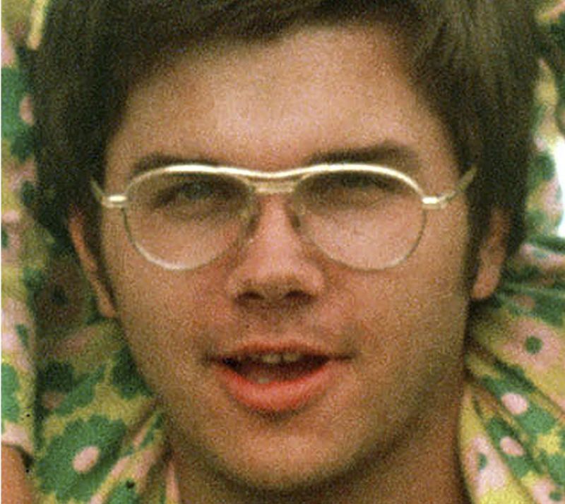 Vrah Mark David Chapman.
