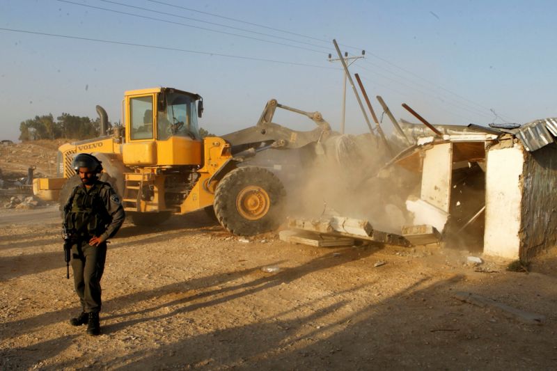 Izraelci zbořili dům Palestince.