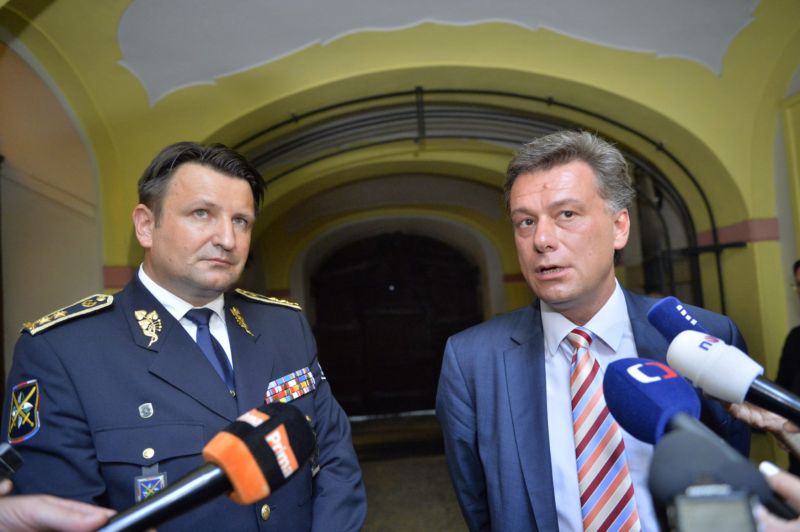 Policejní prezident Tomáš Tuhý a předseda vyšetřovací komise Pavel Blažek.