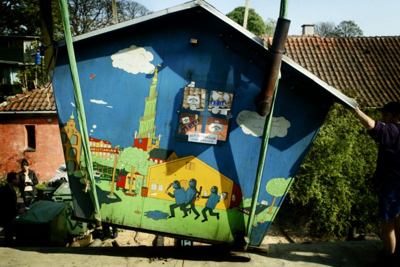 Budka ve čtvrti Christiania, ve které se prodával hašiš. Budka ve čtvrti Christiania, ve které se prodával hašiš.